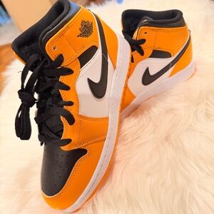 Jordan 1 Mid Taxi (GS)